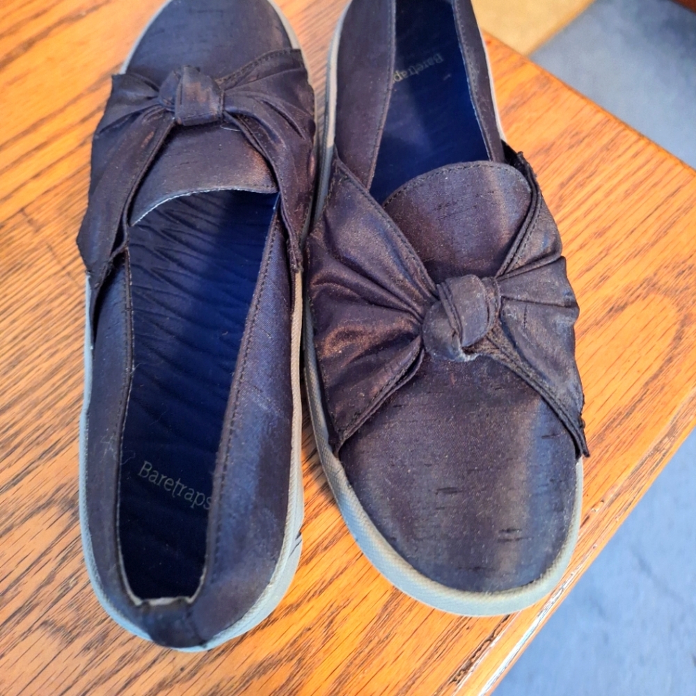 BareTraps Black Flats with Bow Detail Size 7 EUC